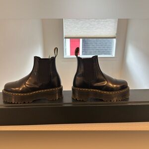 Doc Martens 2976 Quad Chelsea Boot